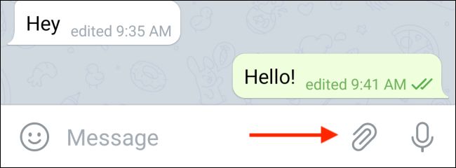 آیکون پیوست (attach) در کنار کادر فیلد متنی صفحه چت تلگرام آیفون