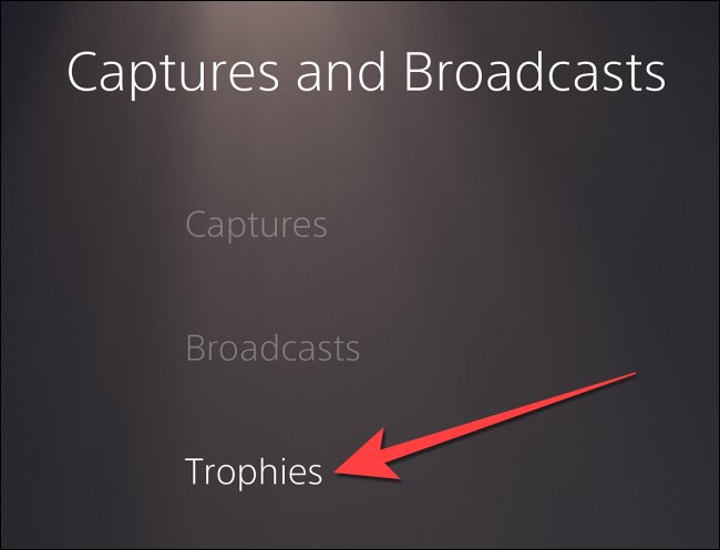 انتخاب گزینه Trophies از منوی Captures and Broadcasts منوی تنظیمات PS5