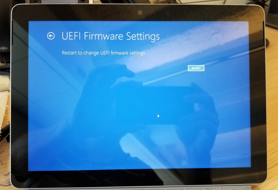 انتخاب گزیه UEFI Firmware Settings و انتخاب کلید Restart